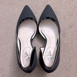 Life Stride cut out pumps